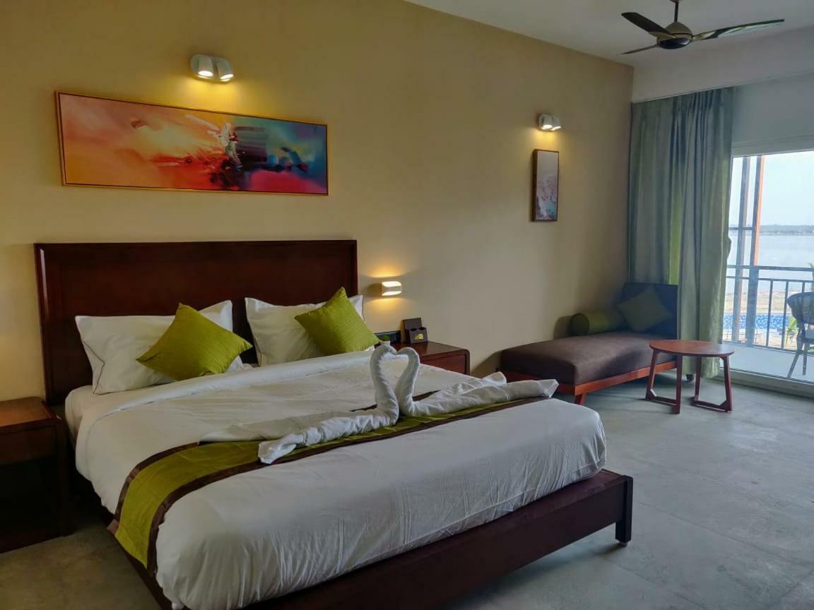 Hotel Sonar Bangla Taki Hasnabad Екстериор снимка