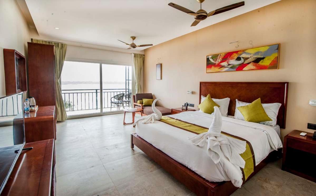 Hotel Sonar Bangla Taki Hasnabad Екстериор снимка